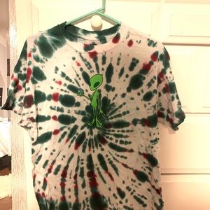 Alien tie dye tee